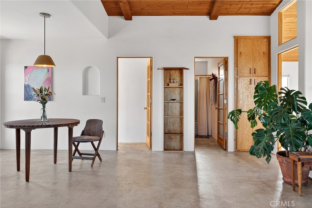 60473 Starlight Road Joshua Tree, CA 92252 - Photo 14 of 39 a view of a livingroom with furniture and a potted plant