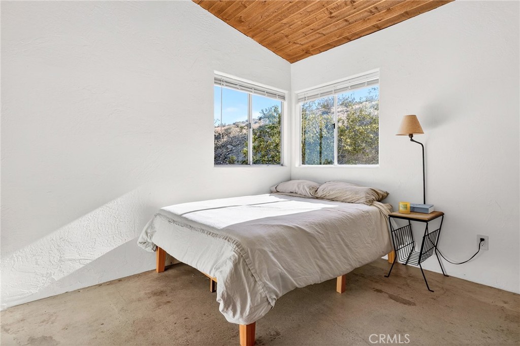 60473 Starlight Road Joshua Tree, CA 92252 - Photo 15 of 39 a bed sitting in a bedroom next to a window