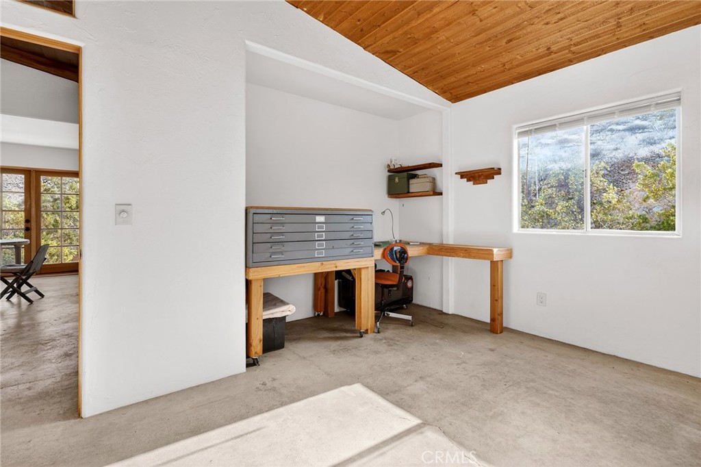 60473 Starlight Road Joshua Tree, CA 92252 - Photo 23 of 39 a view of a livingroom with furniture and windows