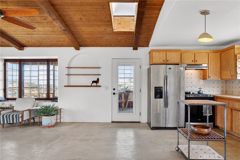 60473 Starlight Road Joshua Tree, CA 92252 - Photo 7 of 39 a view of kitchen with furniture and refrigerator