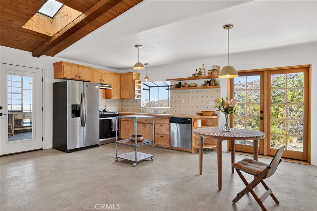 60473 Starlight Road Joshua Tree, CA 92252 - Photo 10 of 39 a view of a kitchen with furniture and a window