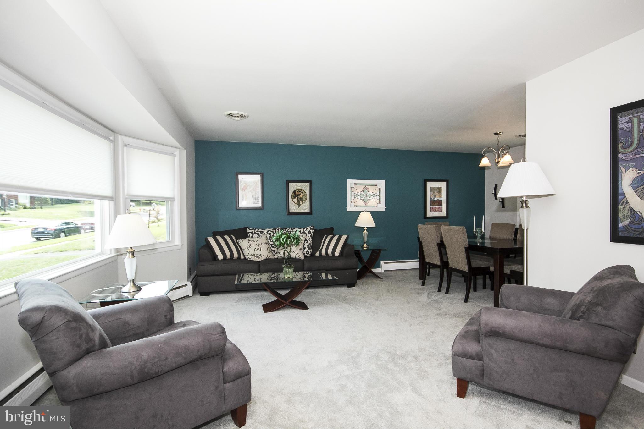 920 Starbit Road Baltimore, MD 21286 - Photo 3 of 19 Living Room