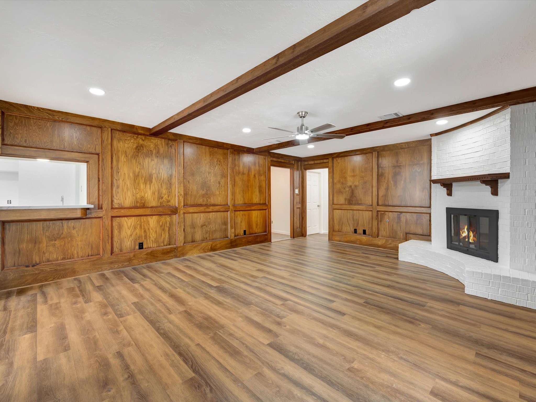 10340 Rocky Hollow Road La Porte, TX 77571 - Photo 18 of 38 Family room with wet bar