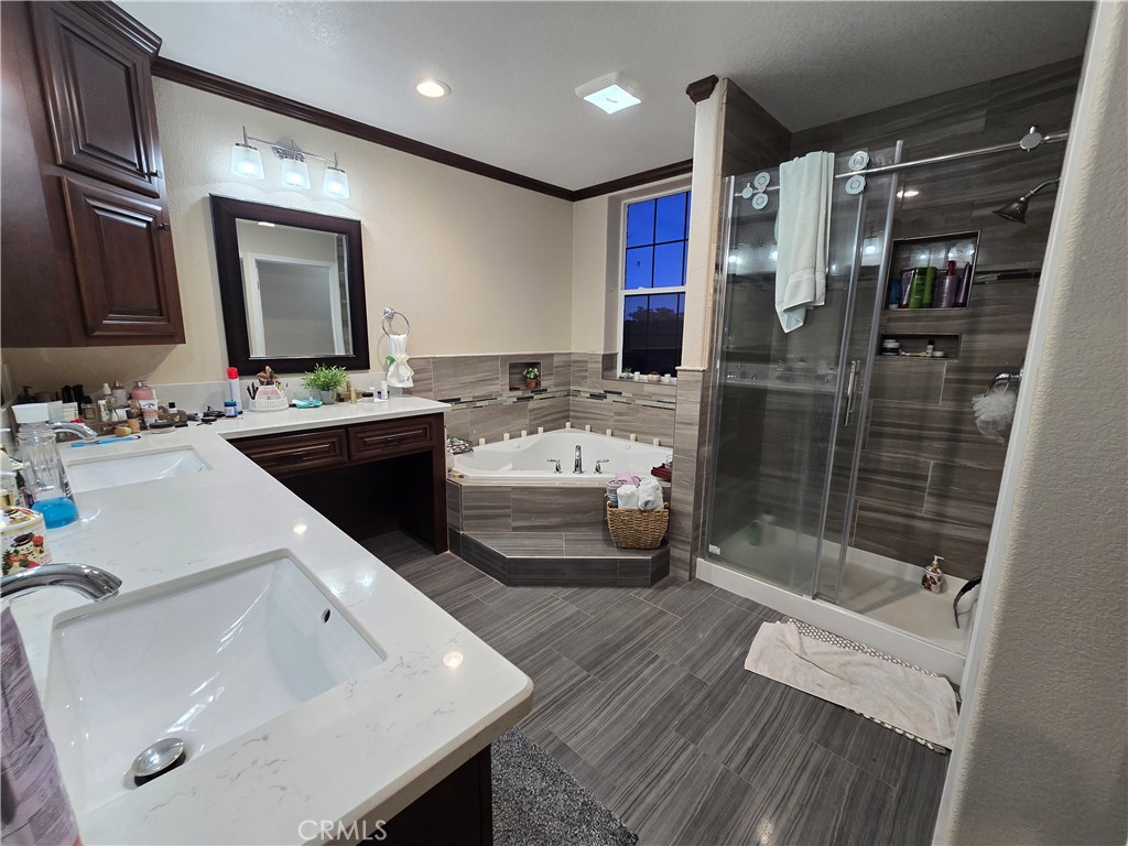 5995 West Brooks Road Merced, CA 95341 - Photo 13 of 20 a bathroom with a sink a toilet and shower