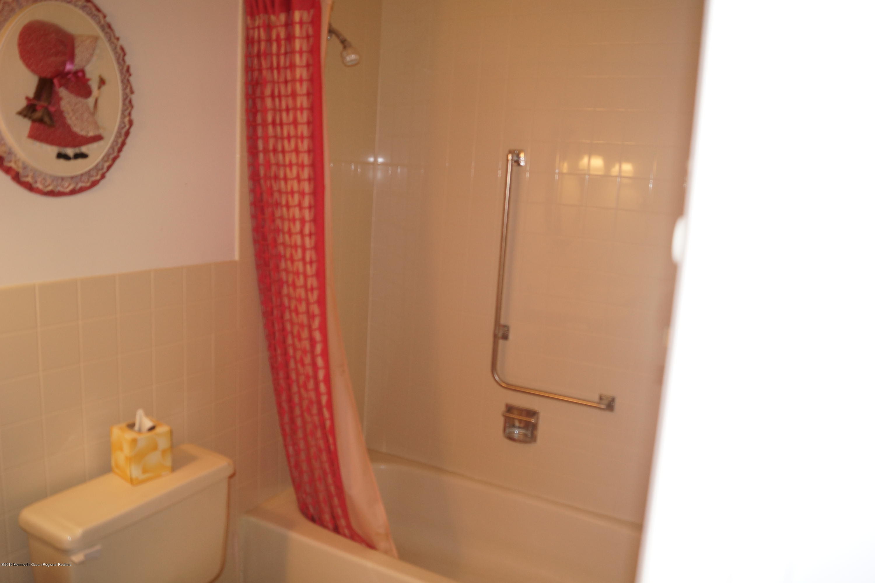 30 Stonybrook Road Manchester Township, NJ 08759 - Photo 5 of 12 Tub