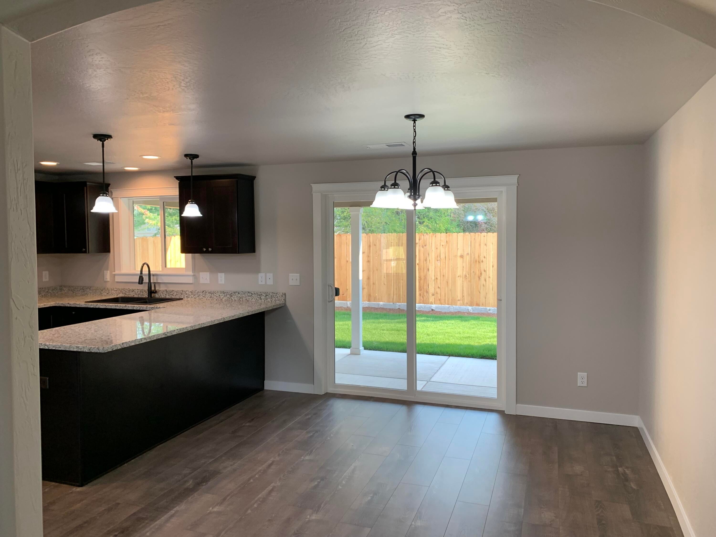 221 Samuel Lane Loop Road Phoenix, OR 97535 - Photo 7 of 15 Dinning/Kitchen
