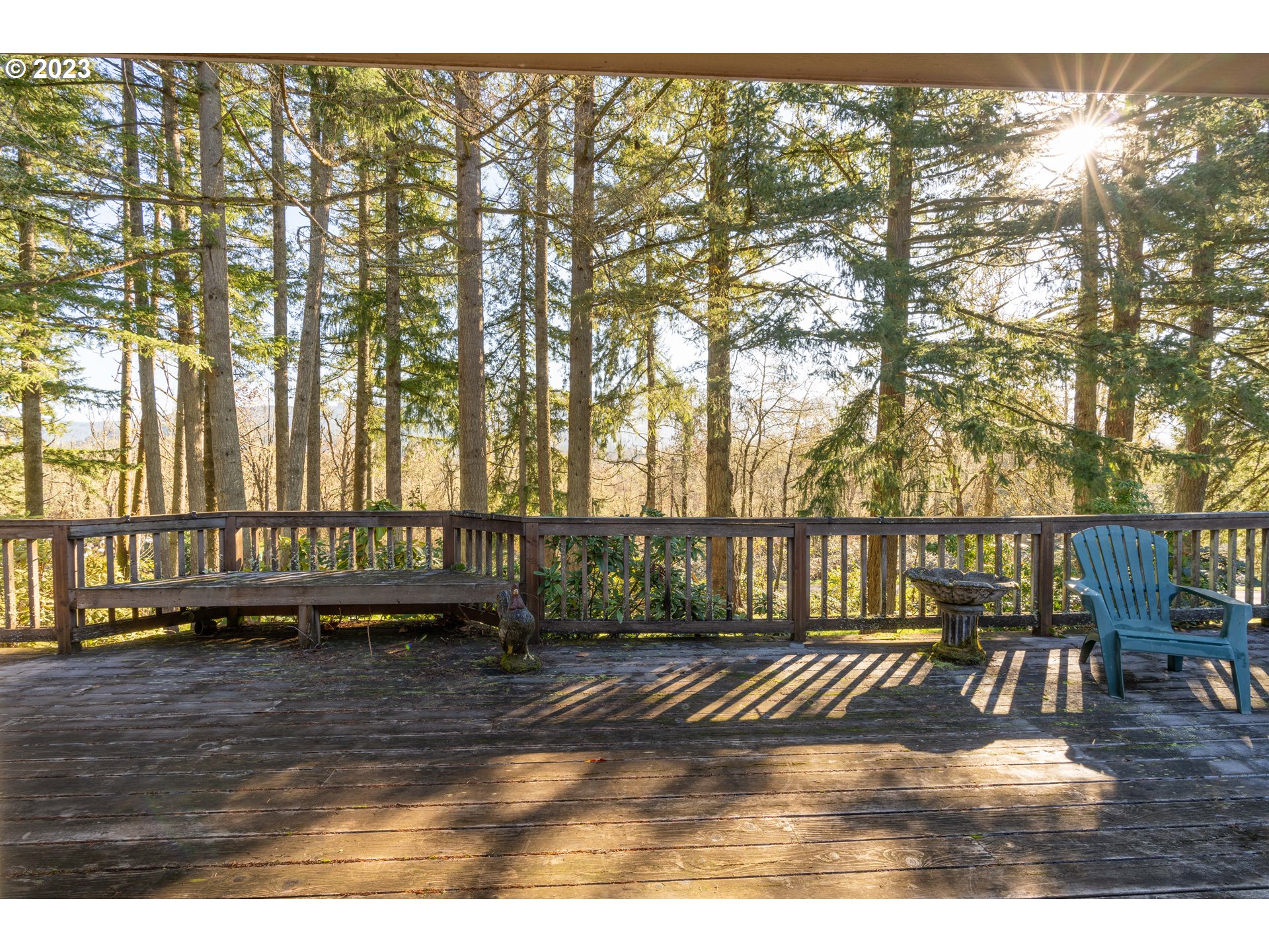 90532 Hill Road Springfield, OR 97478 - Photo 16 of 37 a view of a chairs and bench in the roof deck