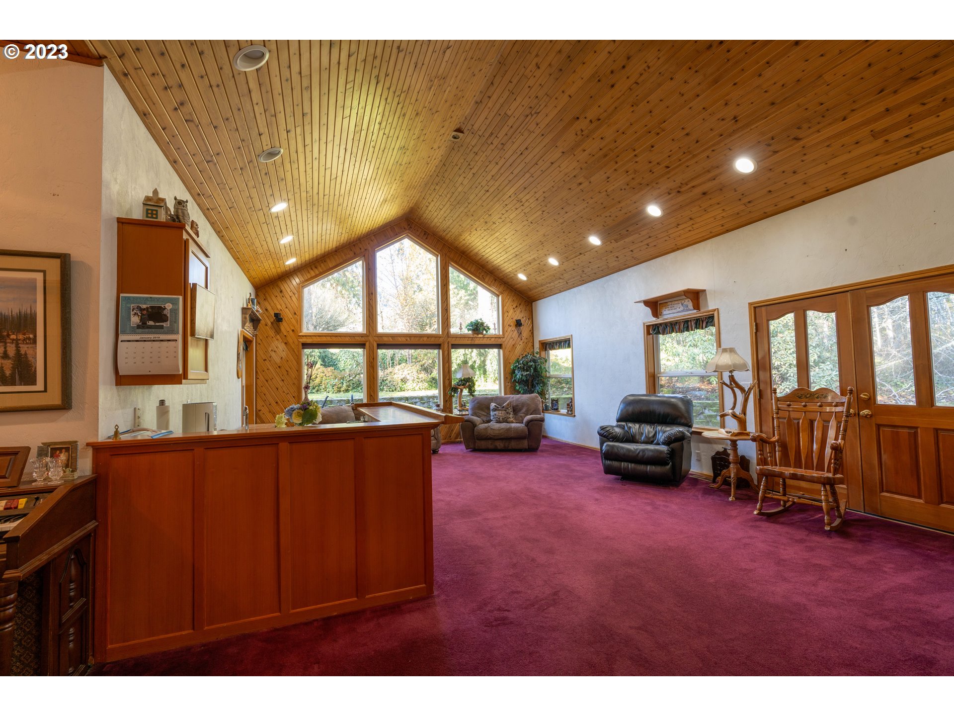 90532 Hill Road Springfield, OR 97478 - Photo 21 of 37 a living room with furniture and a flat screen tv