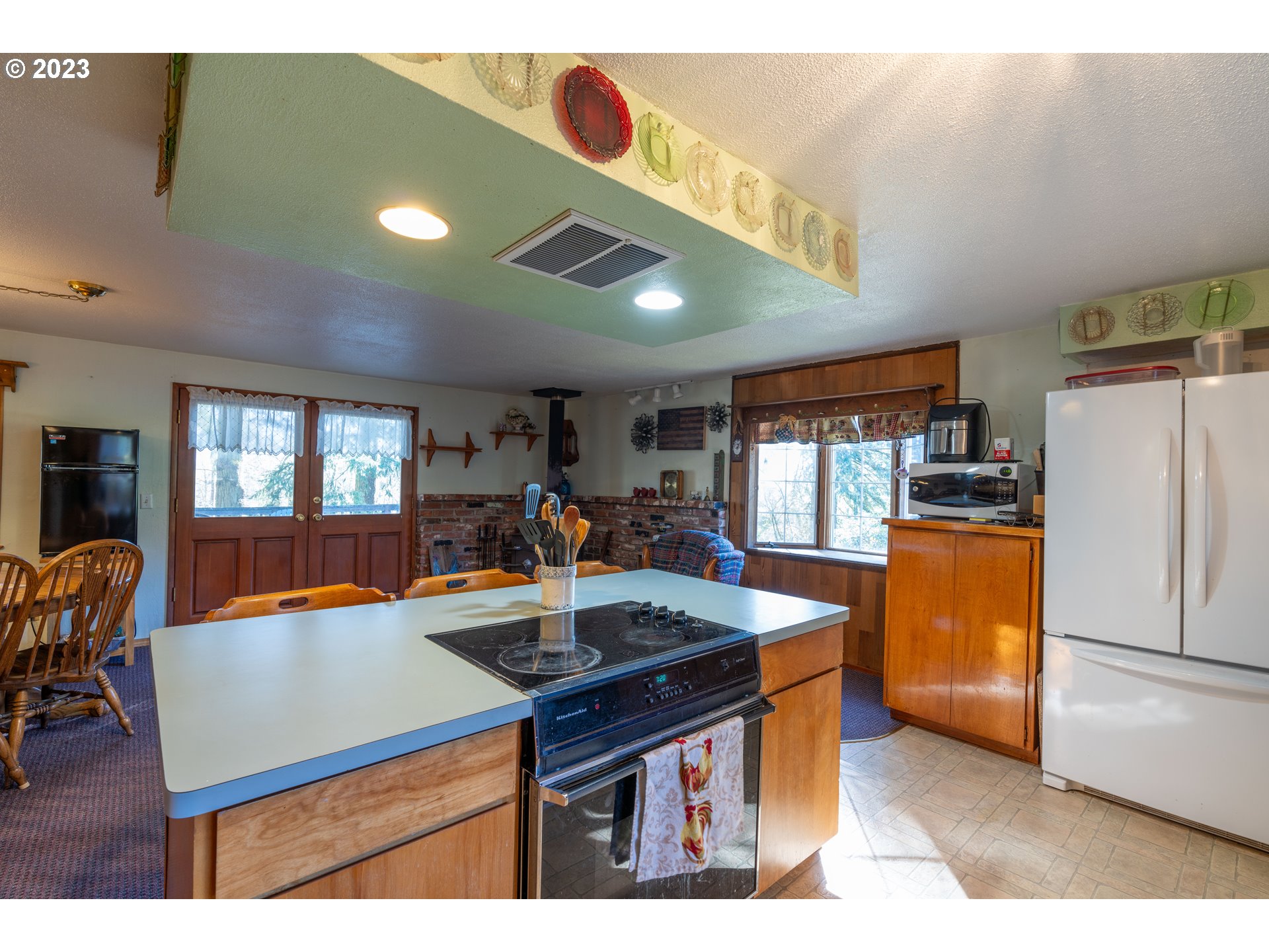 90532 Hill Road Springfield, OR 97478 - Photo 26 of 37 a kitchen with stainless steel appliances granite countertop a sink and dishwasher a refrigerator with wooden floor