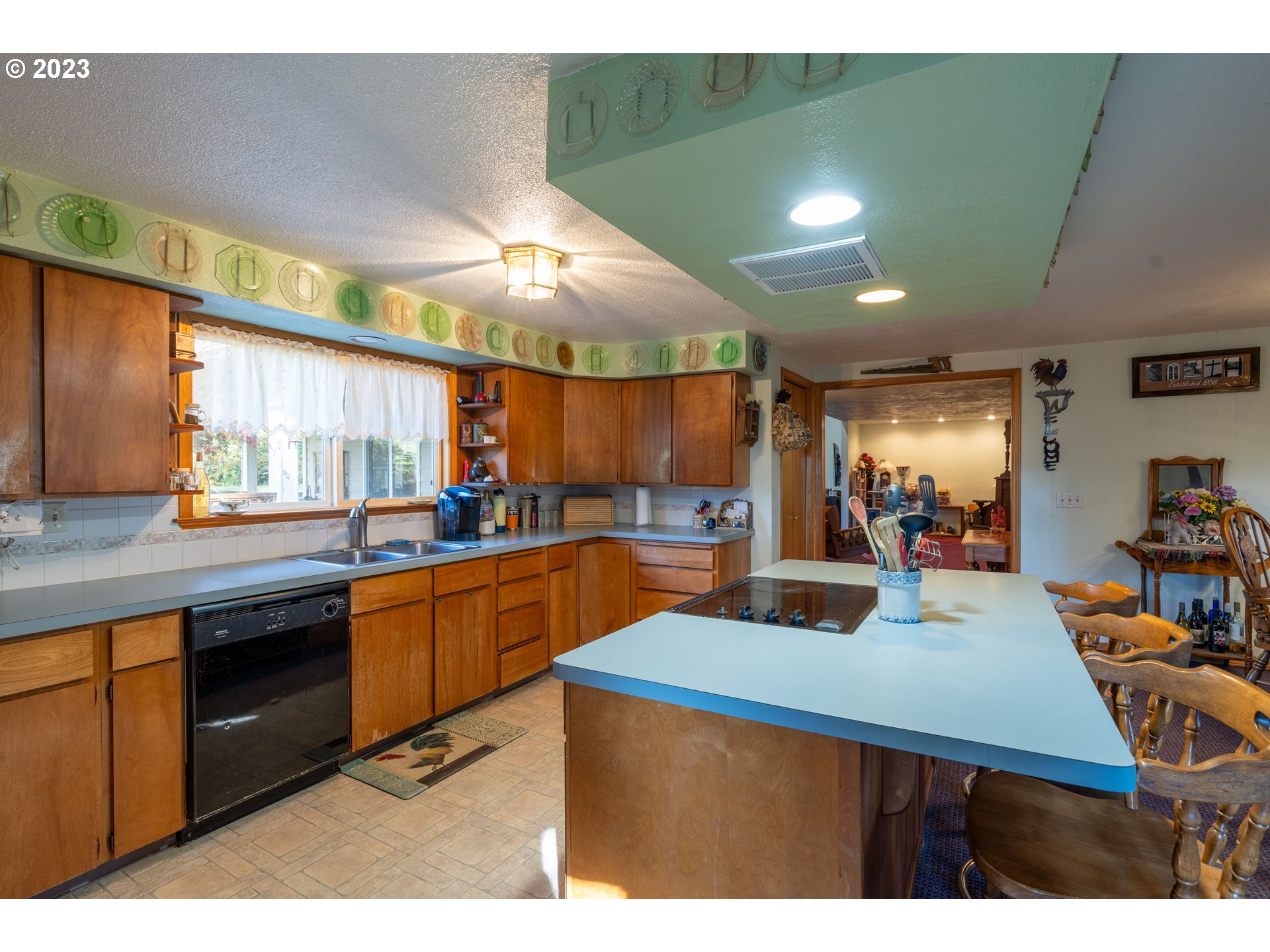 90532 Hill Road Springfield, OR 97478 - Photo 28 of 37 a kitchen with stainless steel appliances kitchen island granite countertop a table chairs in it and a large window