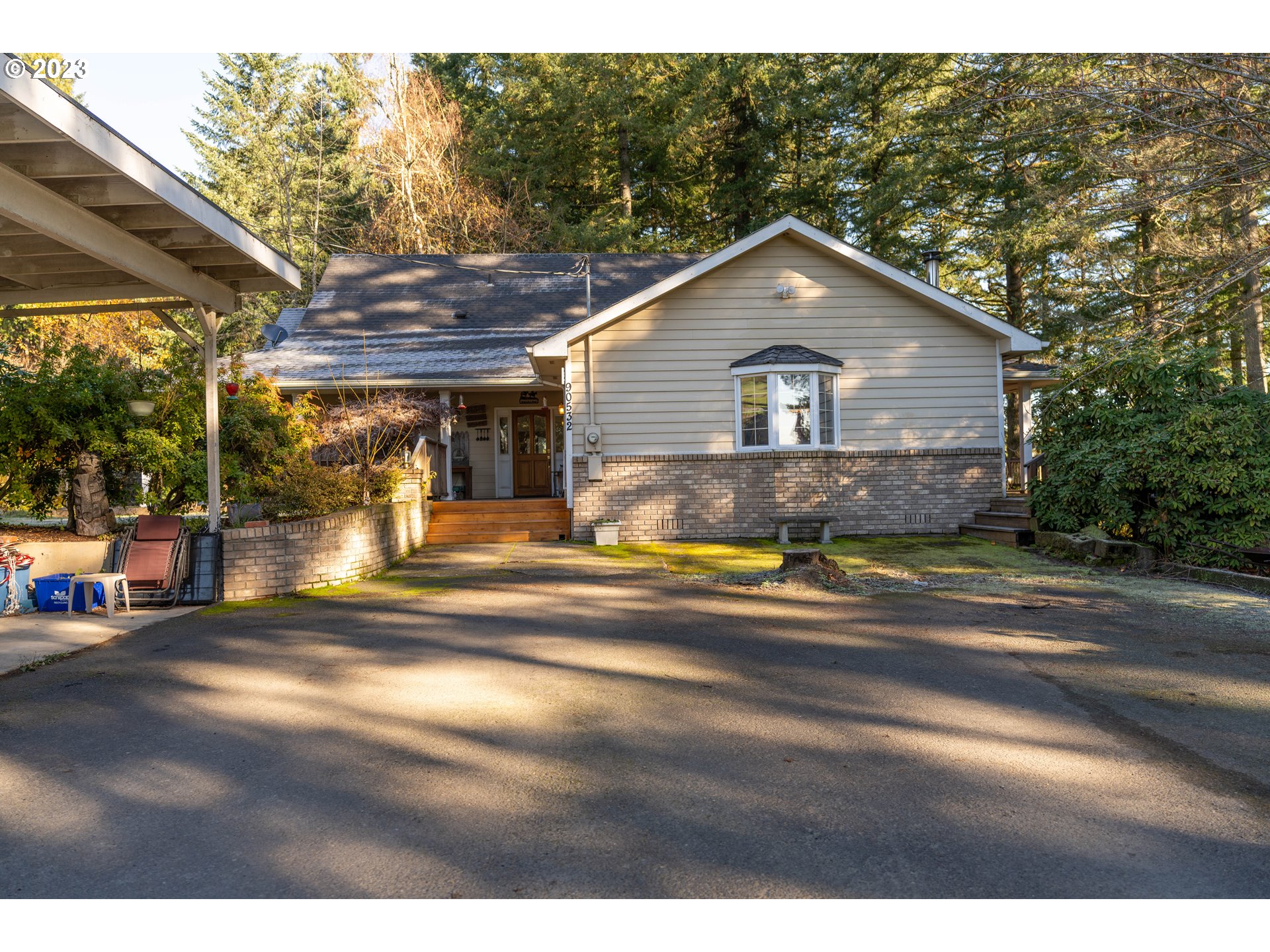 90532 Hill Road Springfield, OR 97478 - Photo 4 of 37 a view of a house with a yard