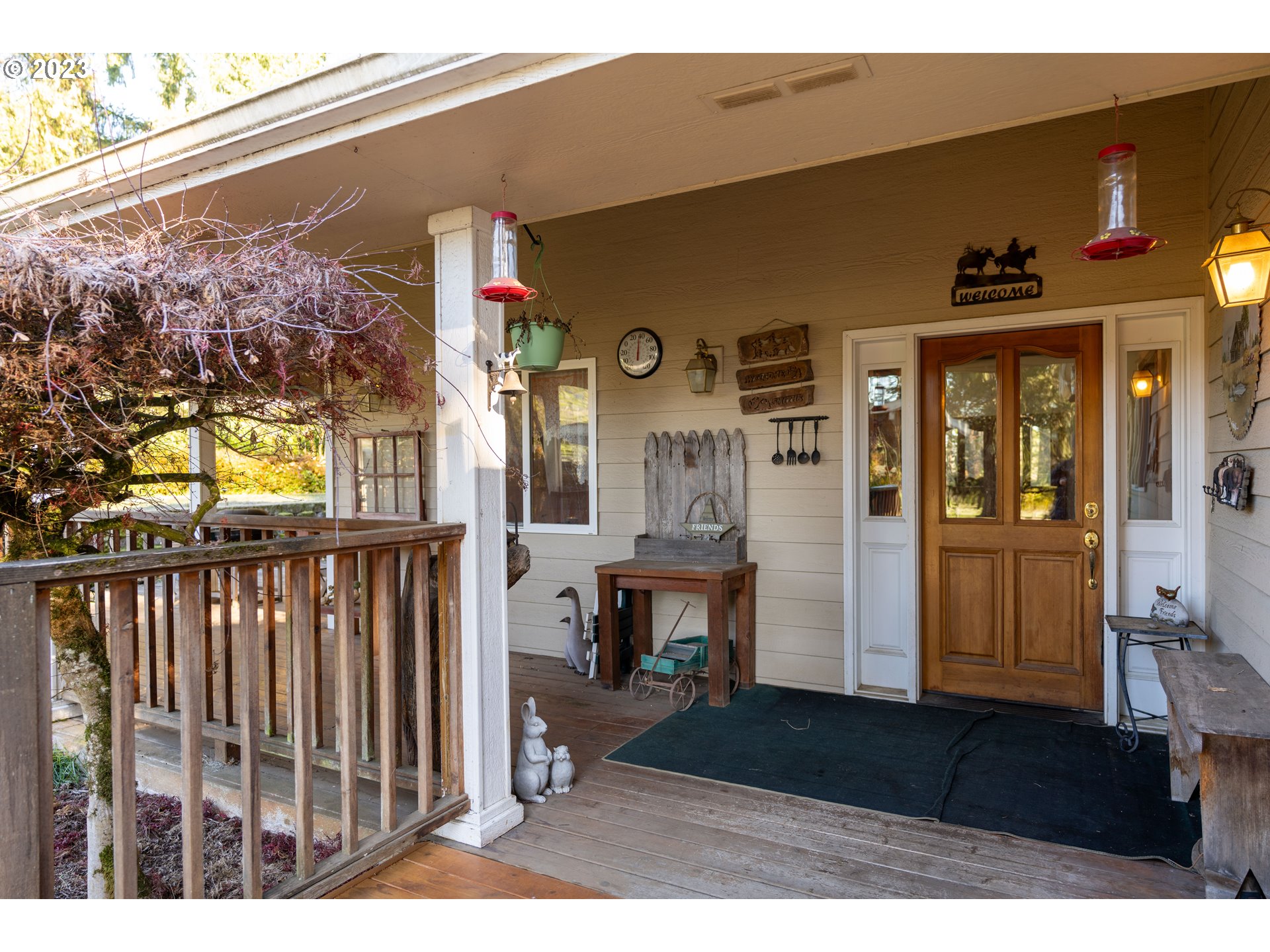 90532 Hill Road Springfield, OR 97478 - Photo 6 of 37 a front view of a house with a yard