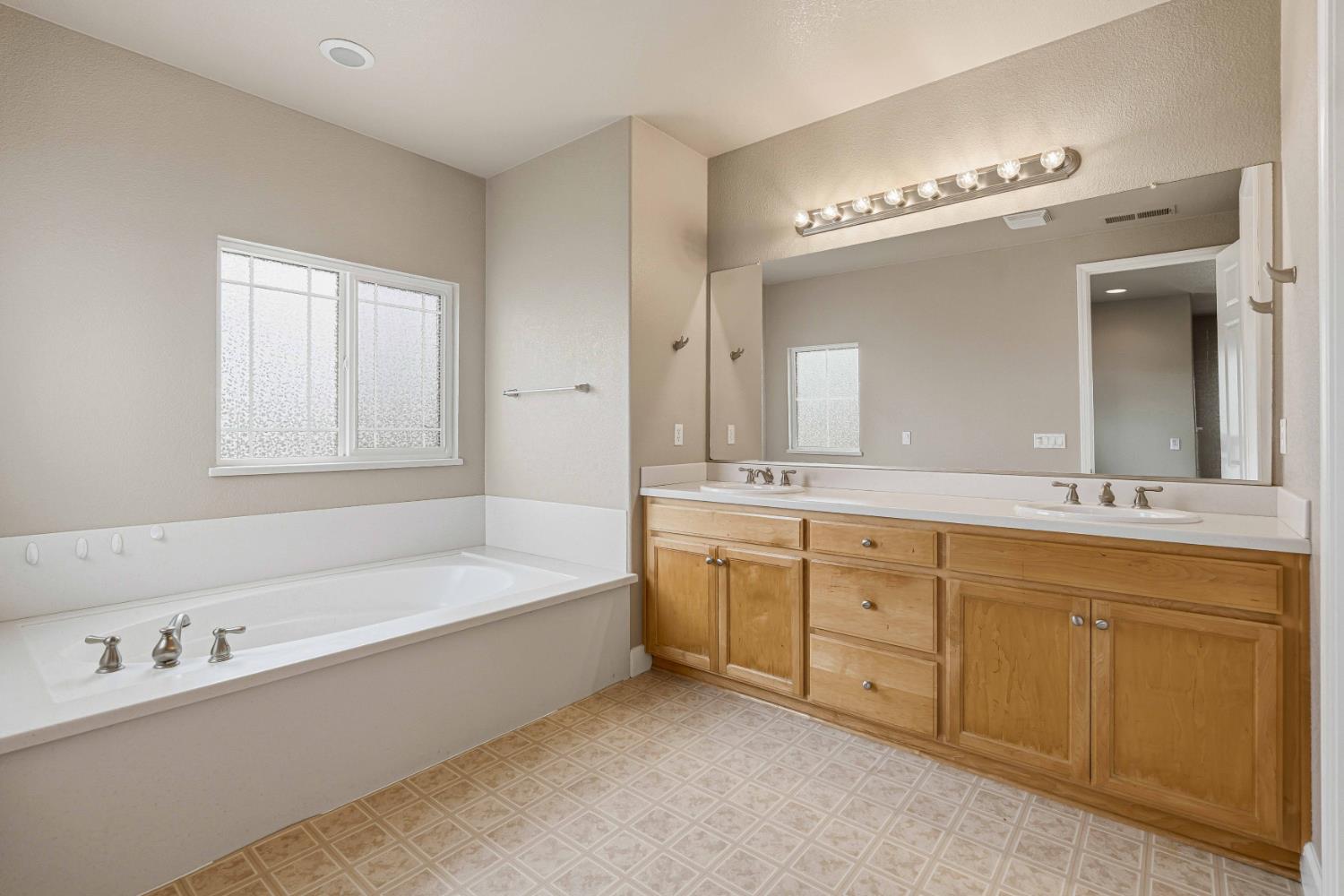1715 Limestone Drive Ripon, CA 95366 - Photo 23 of 37