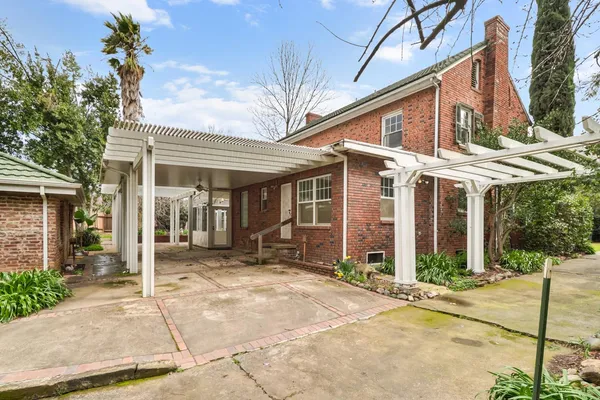 a view of an entryway with a chandelier