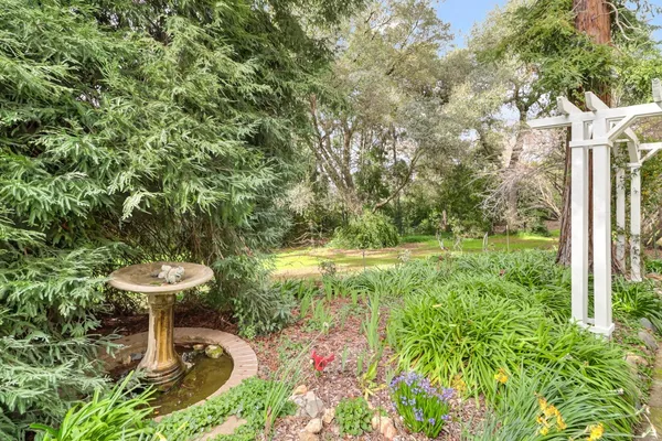 $949,500 | 3200 Becerra Way, Sacramento, CA 95821