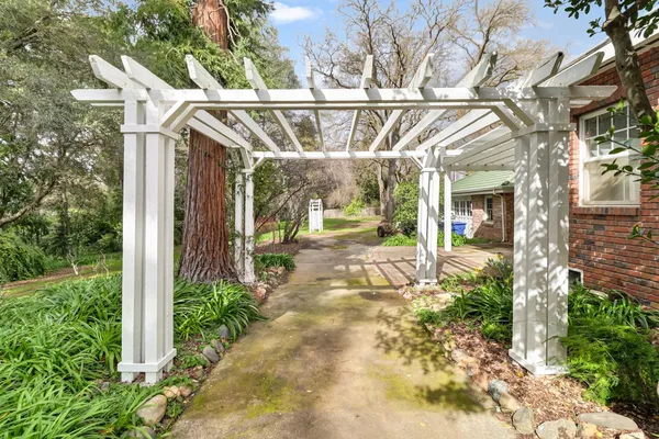 $949,500 | 3200 Becerra Way, Sacramento, CA 95821