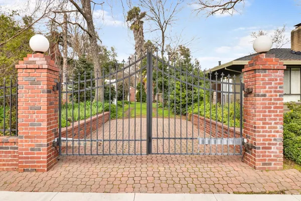 $949,500 | 3200 Becerra Way, Sacramento, CA 95821