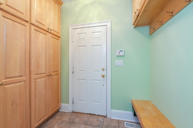330 Greenleaf Avenue Wilmette, IL 60091 - Photo 11 of 23 a view of a hallway with closet