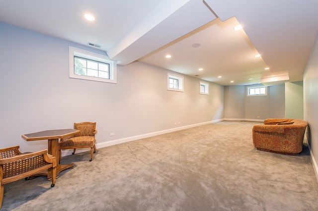 330 Greenleaf Avenue Wilmette, IL 60091 - Photo 21 of 23 a room with furniture and a window