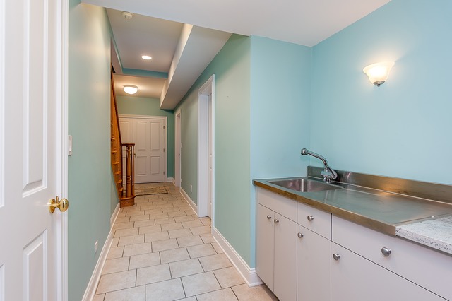330 Greenleaf Avenue Wilmette, IL 60091 - Photo 22 of 23 a hallway with sink and mirror