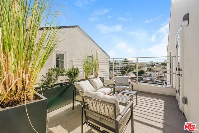 $6,700 | 611 North Virgil Avenue, Unit 506, Los Angeles, CA 90004