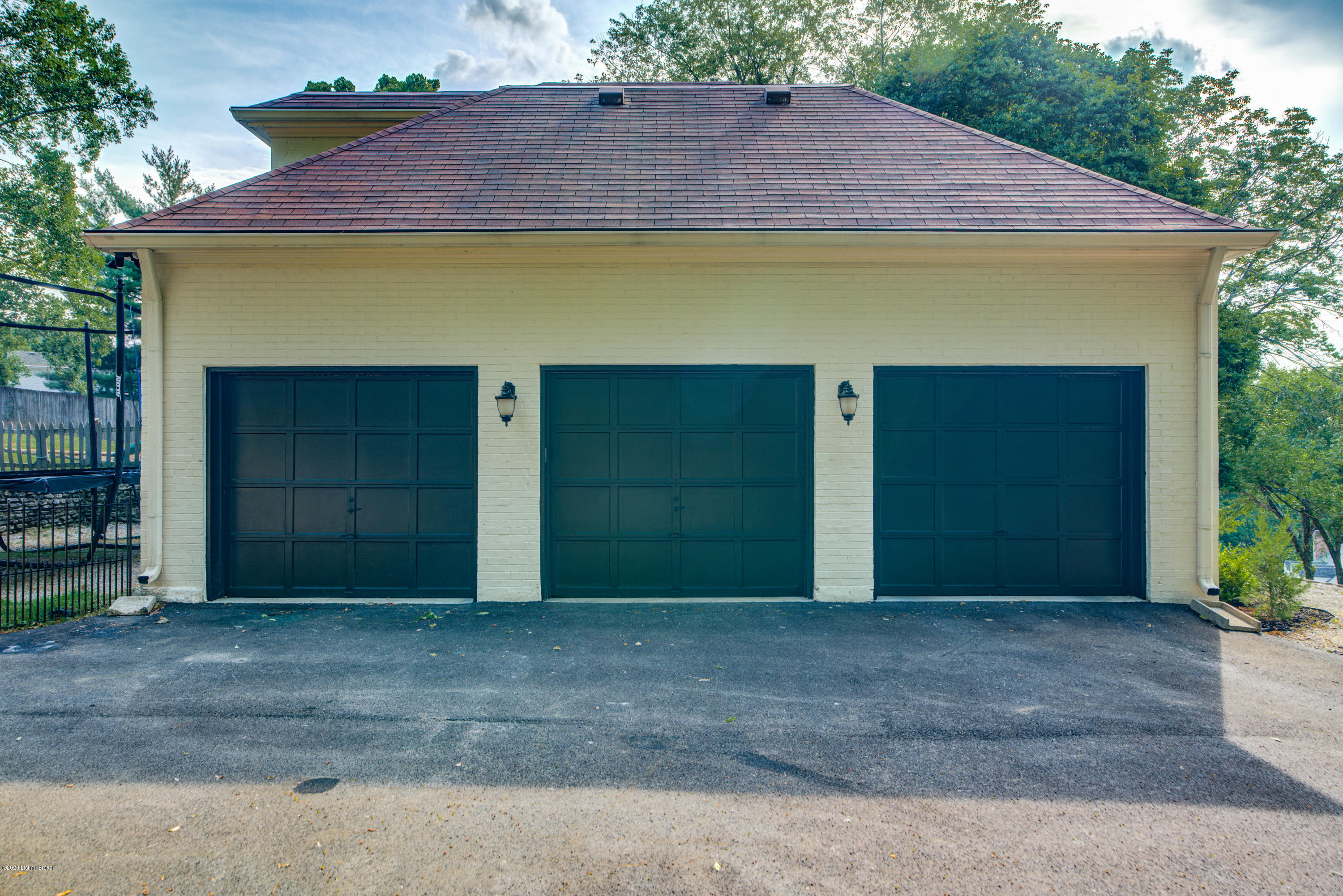 7206 Fox Harbor Road Prospect, KY 40059 - Photo 7 of 53 garage view
