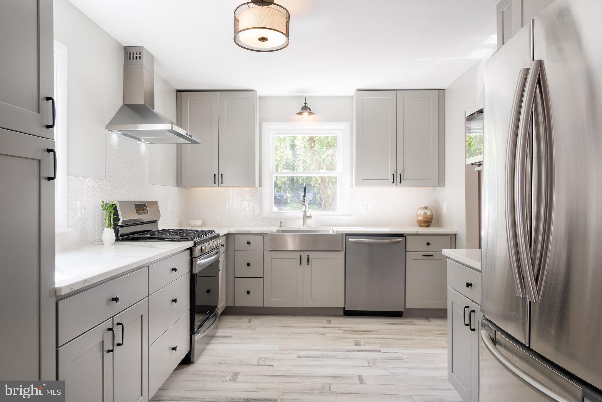 2500 Culpeper Road Alexandria, VA 22308 - Photo 3 of 30 Farmhouse Sink and Quartz Counters!