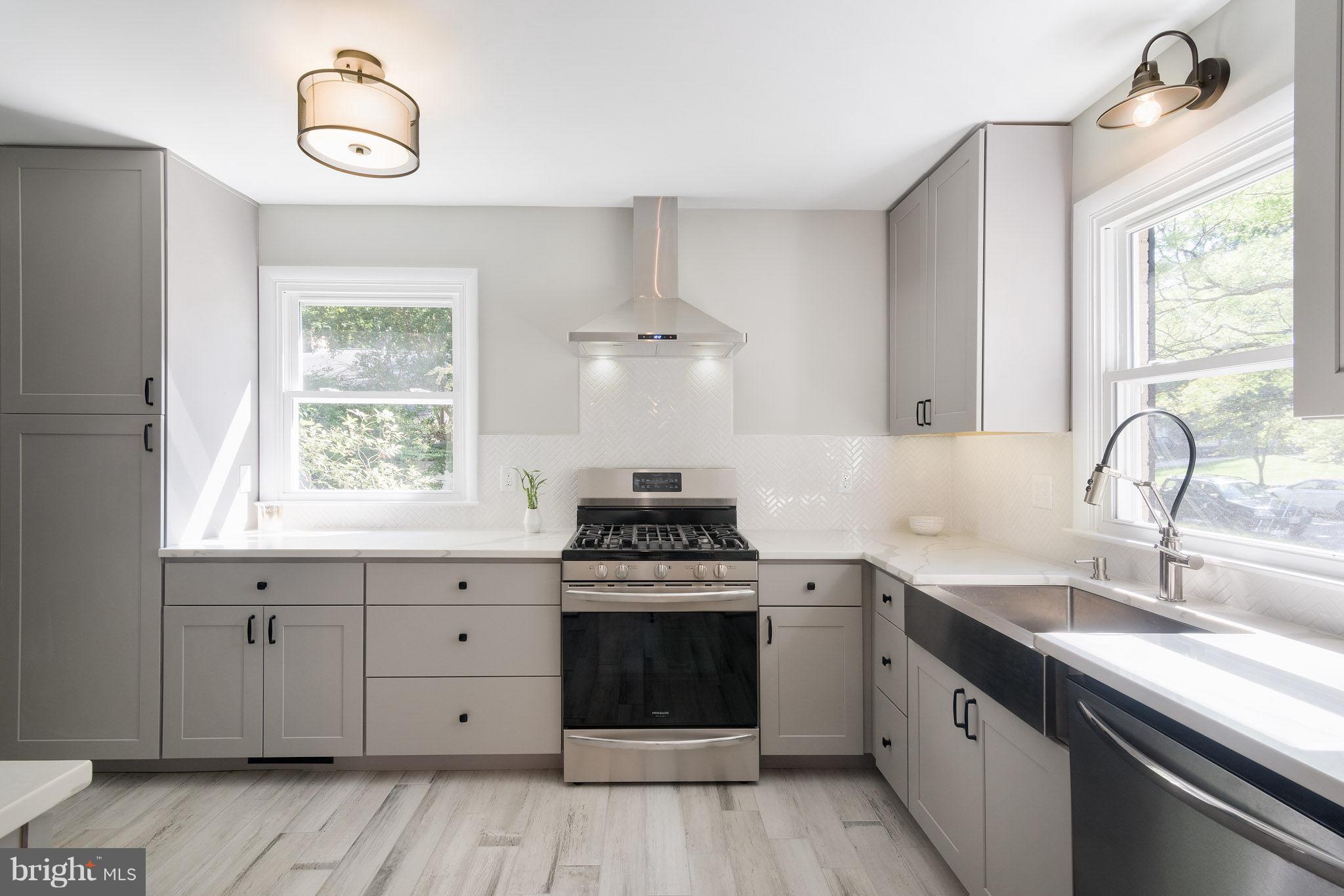 2500 Culpeper Road Alexandria, VA 22308 - Photo 4 of 30 All-new Kitchen with SS Appliances! Soft Close!