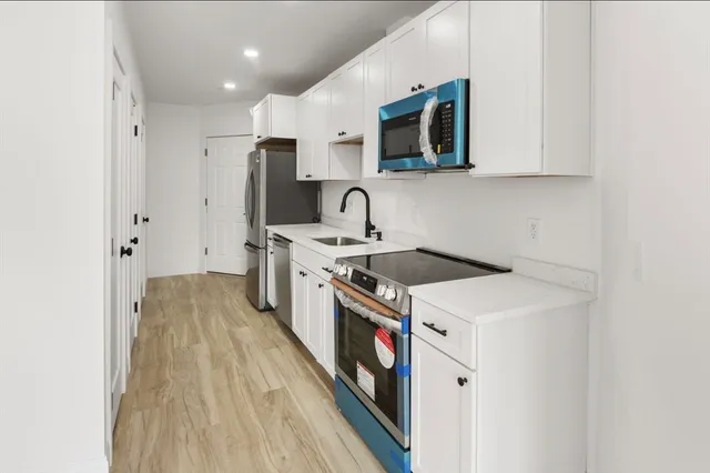 $2,300 | 8 Enon Street, Unit 201, Beverly, MA 01915