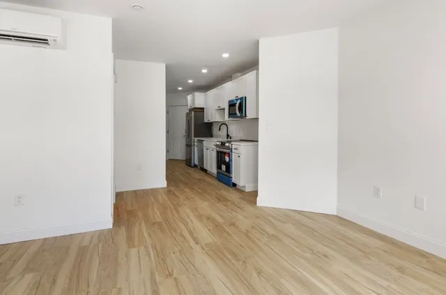 $2,300 | 8 Enon Street, Unit 201, Beverly, MA 01915