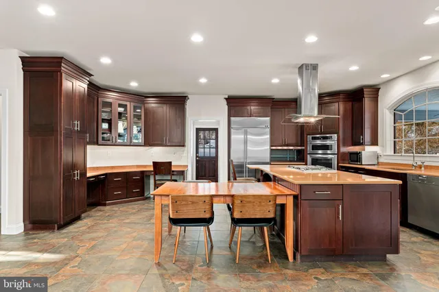 $2,500,000 | 541 Atterbury Road, Villanova, PA 19085