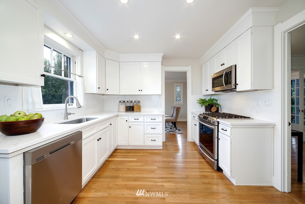3702 Southwest Ida Street Seattle, WA 98126 - Photo 11 of 39 Gallery Image 11