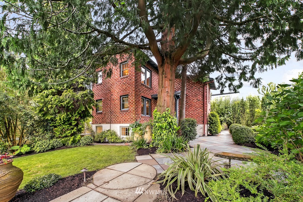 3702 Southwest Ida Street Seattle, WA 98126 - Photo 3 of 39 Gallery Image 3