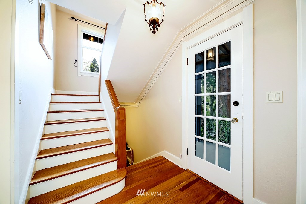 3702 Southwest Ida Street Seattle, WA 98126 - Photo 5 of 39 Gallery Image 5