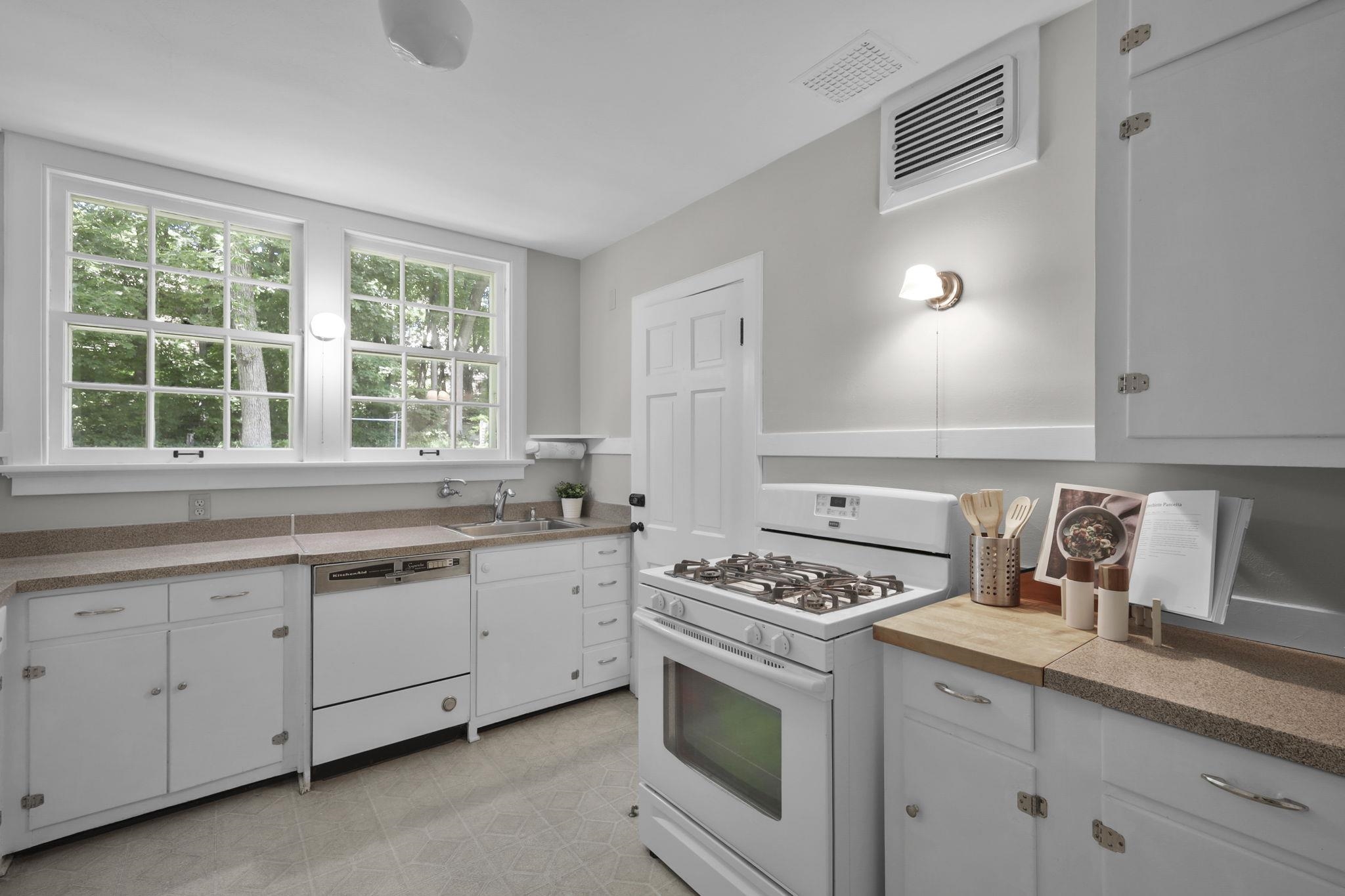 1234 Sweetbriar Road Madison, WI 53705 - Photo 15 of 38