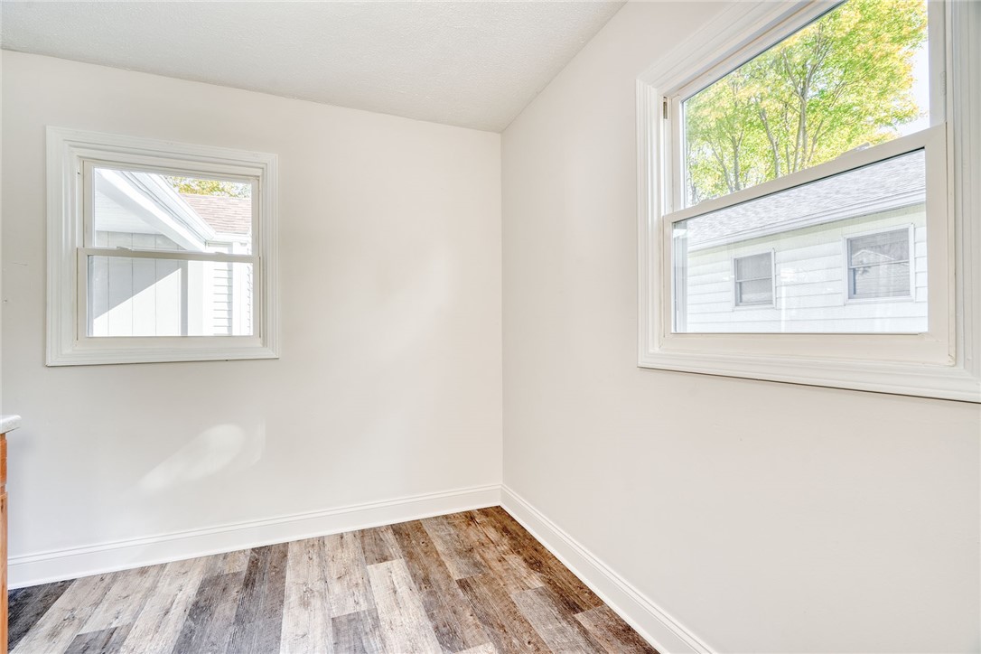 29 Seneca Street Webster, NY 14580 - Photo 15 of 44 KITCHEN DINING AREA