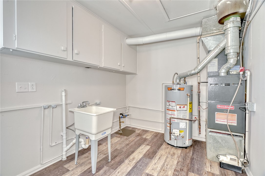 29 Seneca Street Webster, NY 14580 - Photo 16 of 44 UTILITY ROOM *1ST FLR LAUNDRY/TUB * HVAC