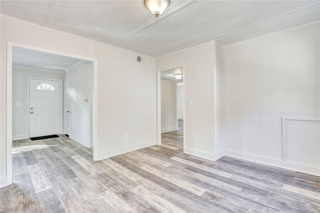 29 Seneca Street Webster, NY 14580 - Photo 19 of 44 FORMAL DINING ROOM . . .VIEW TO THE FRONT DOOR