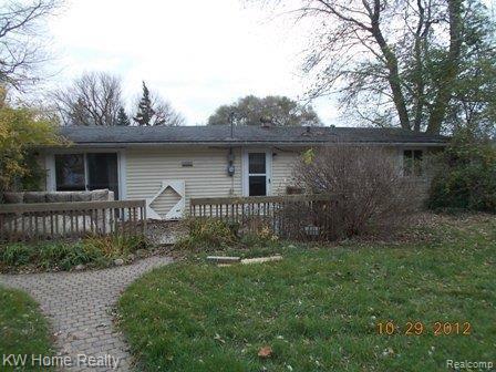 1923 Payson Road Walled Lake, MI 48390 - Photo 7 of 11 DSCN9066.JPG