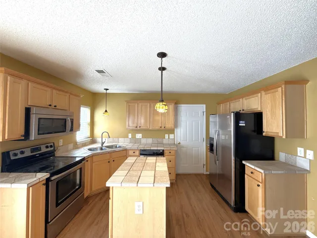 $1,800 | 7304 Ravanna Drive, Charlotte, NC 28213