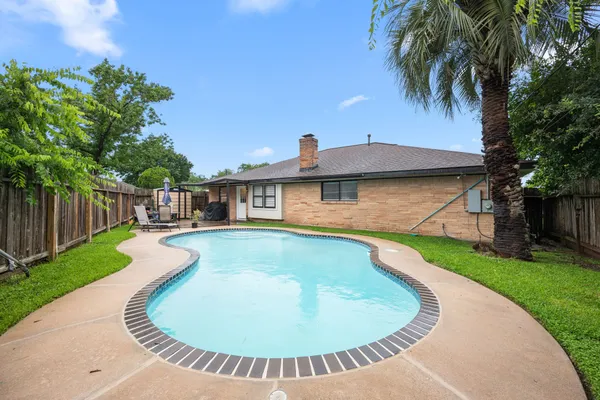 $300,000 | 8215 Braes River Drive, Houston, TX 77074
