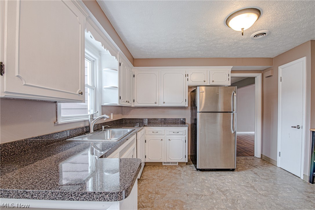 2329 Traymore Road Cleveland, OH 44118 - Photo 9 of 21