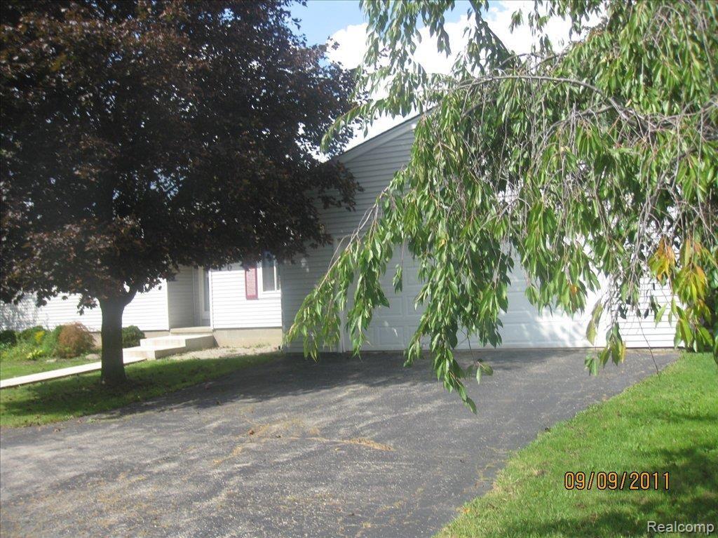 5630 Greer Road West Bloomfield, MI 48324 - Photo 2 of 3 IMG_0568