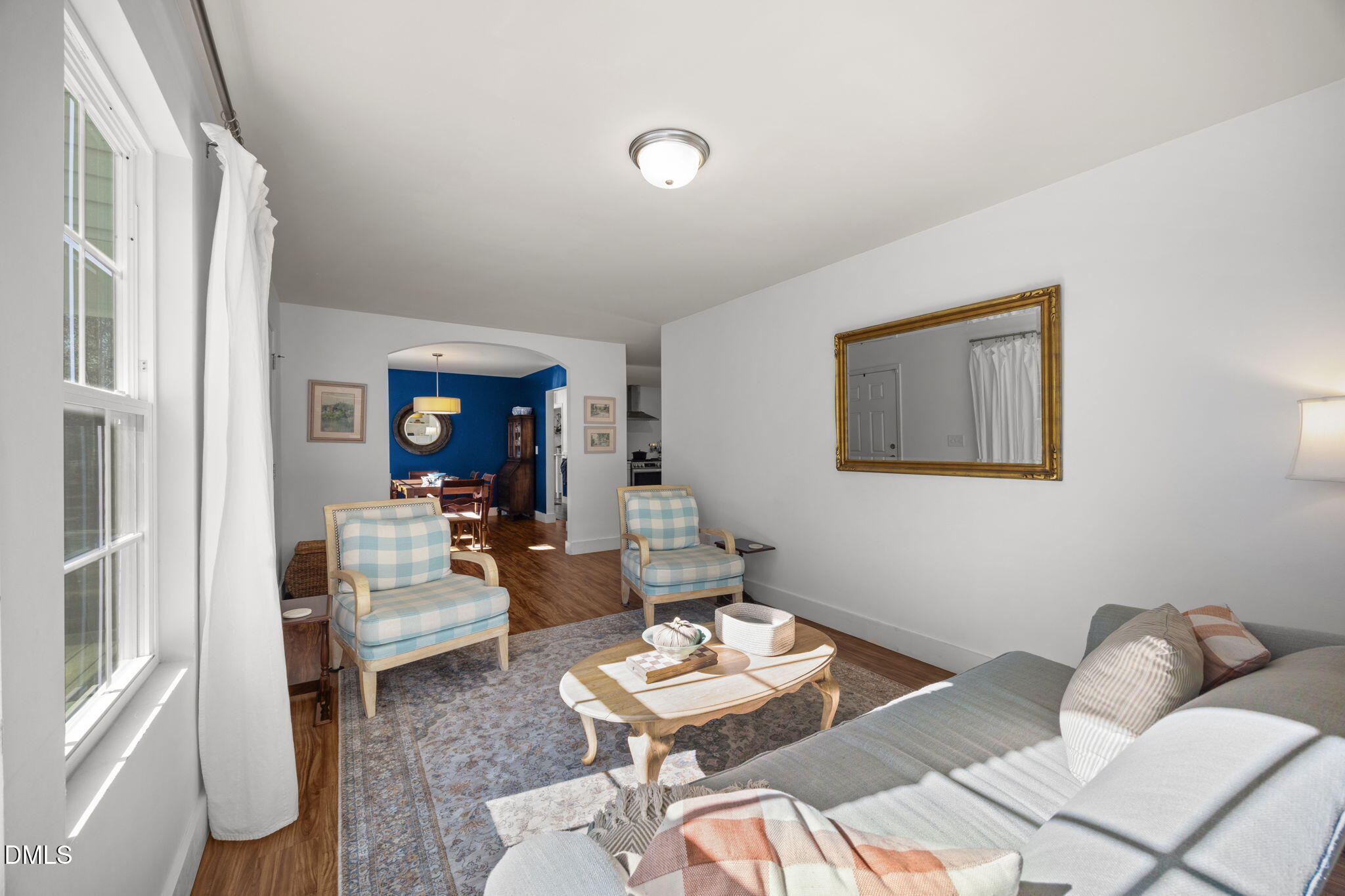 499 Jumping Run Road Dunn, NC 28334 - Photo 5 of 42 a living room with furniture and a potted plant