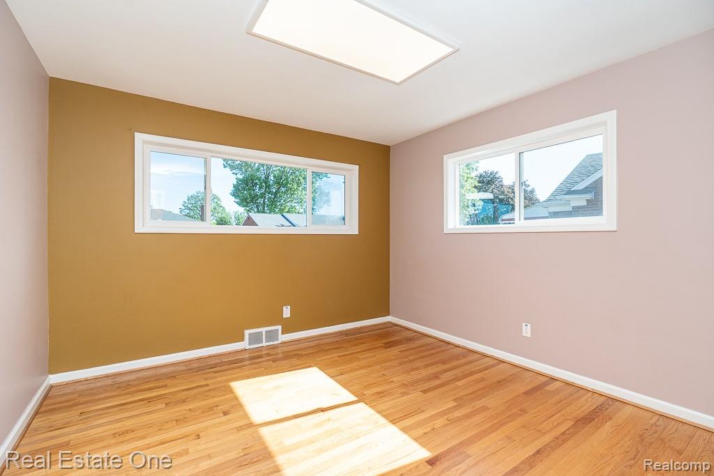 8272 Racine Road Warren, MI 48093 - Photo 19 of 46