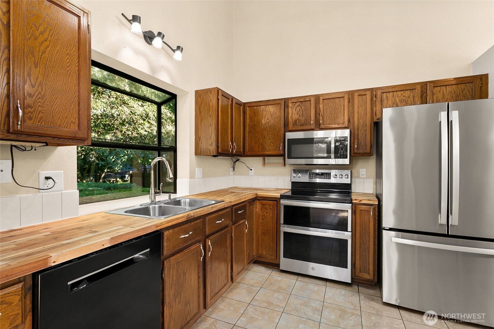 1552 Diamond Road Southeast Lacey, WA 98503 - Photo 5 of 25 Gallery Image 5