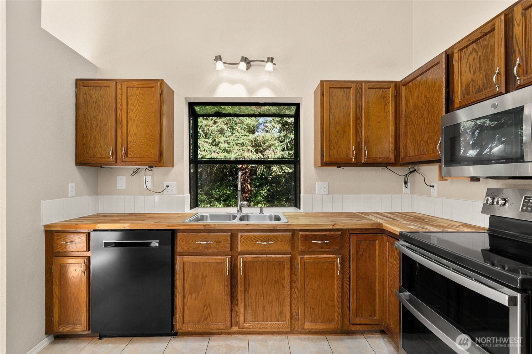 1552 Diamond Road Southeast Lacey, WA 98503 - Photo 6 of 25 Gallery Image 6