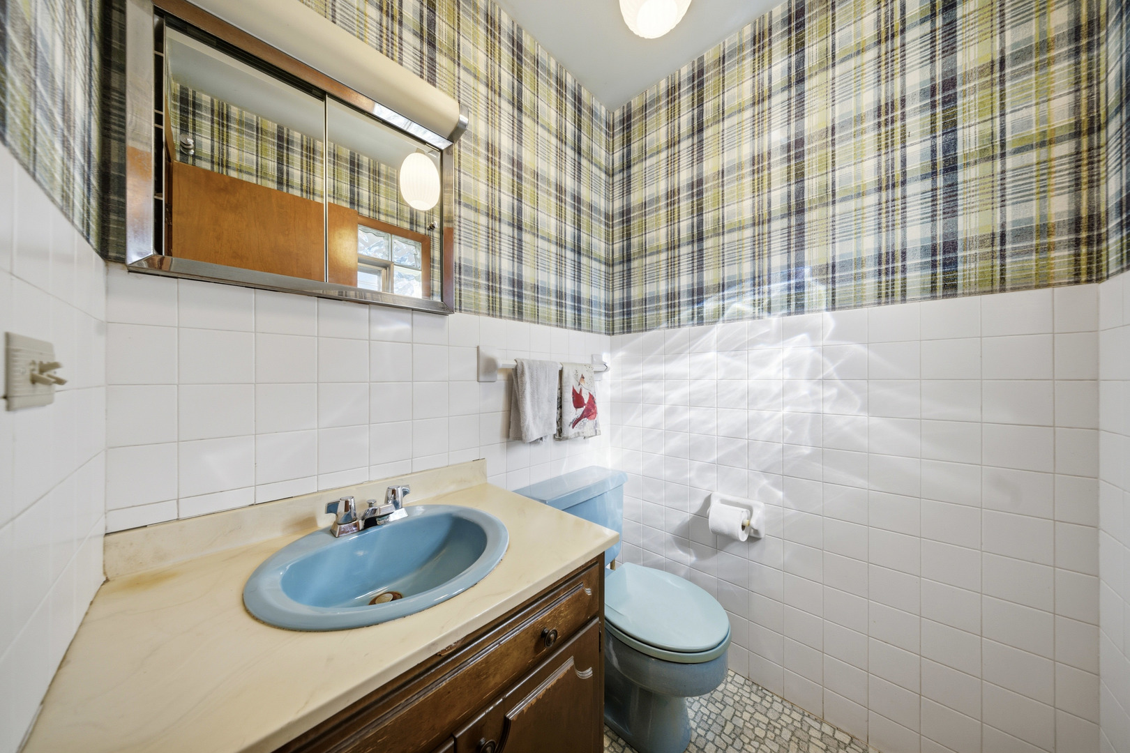 3805 Klasen Road Cary, IL 60013 - Photo 31 of 65 a bathroom with a sink toilet and a mirror