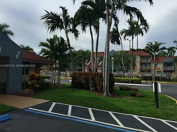 a view of a yard with palm trees