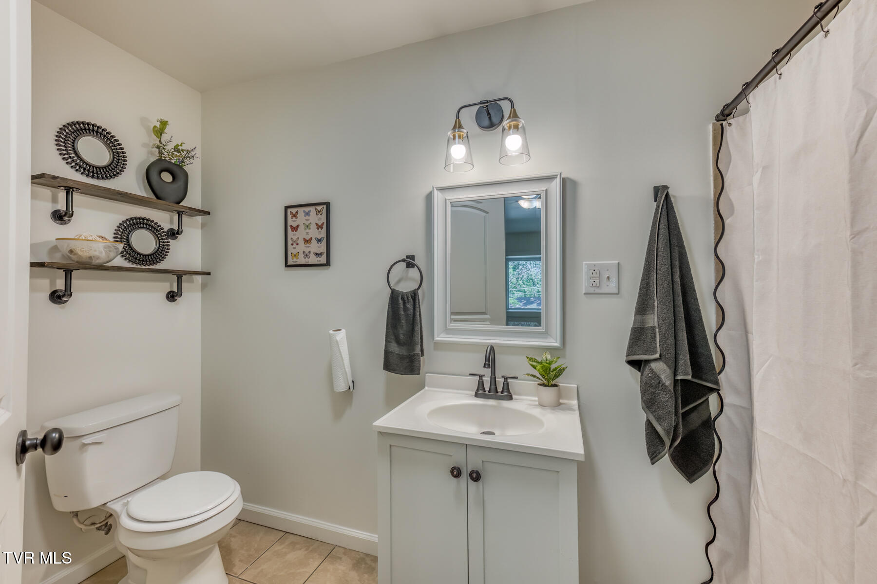 1403 Rock Rose Road Bristol, TN 37620 - Photo 21 of 34 Bathroom 2